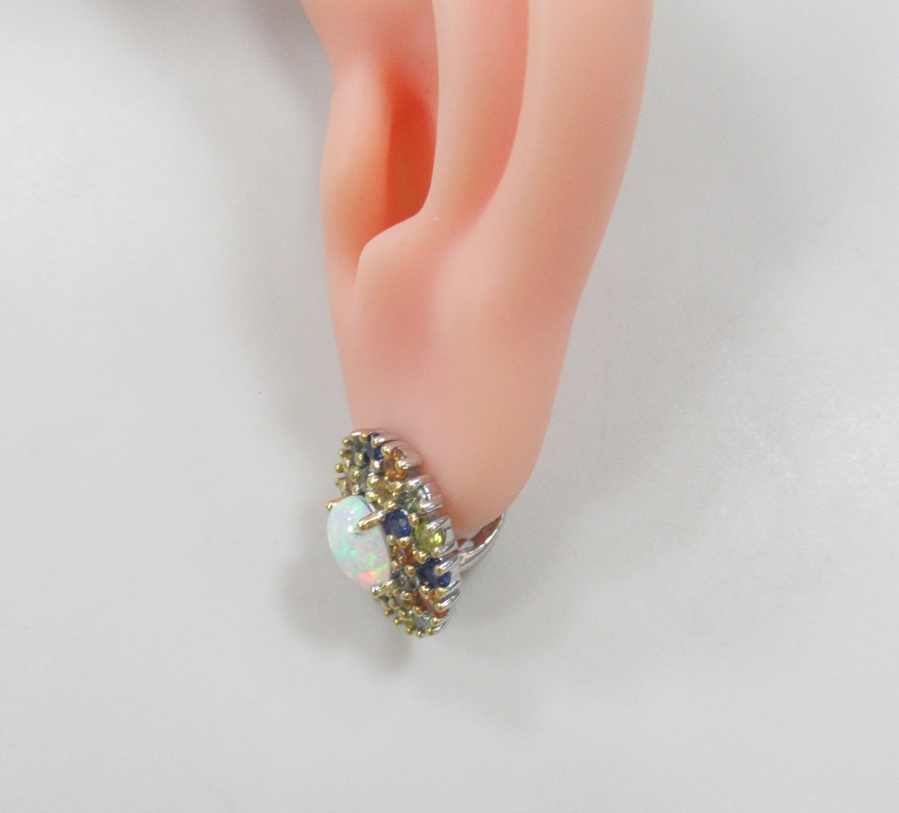 Серебряные серьги с опалами и мультисапфирами